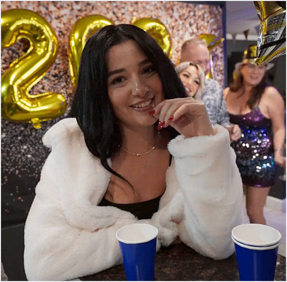 Vanessa Marie - New Year House Party FullHD 1080p/HD 720p