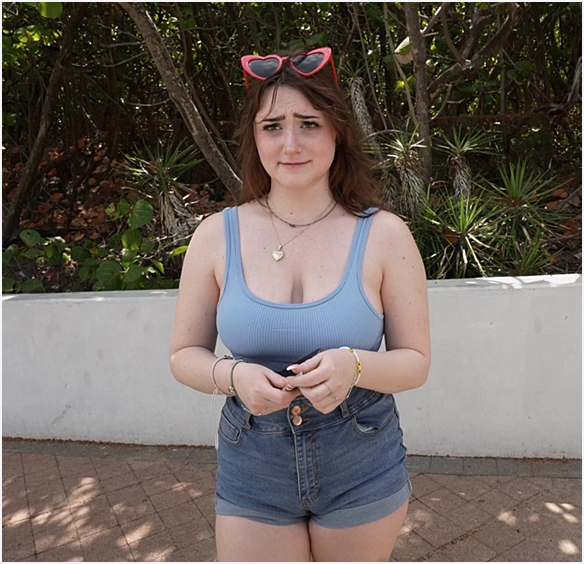 Lilibet Saunders - It's Too Big FullHD 1080p/HD 720p