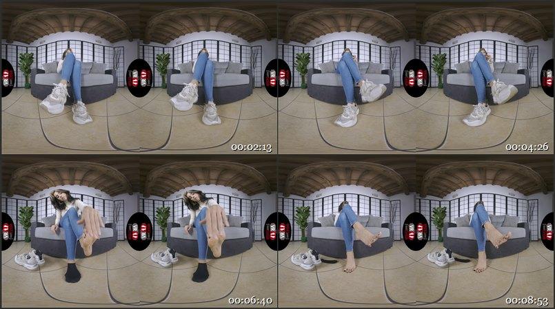 Online Gamer Chick With Shrimpable Feet 1440p