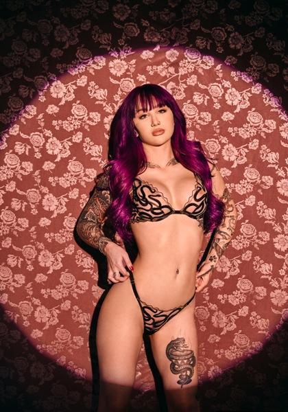 Valerica Steele - Just A Girl 4K 2160p/FullHD 1080p/HD 720p