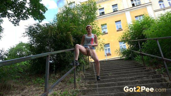 Pissing like a firefighter (1080p)