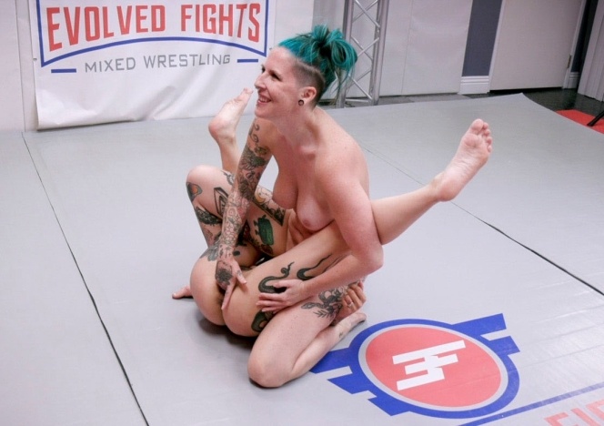 Evolved Fights Lez - Luna Lovely & Nikki Zee [1080p]